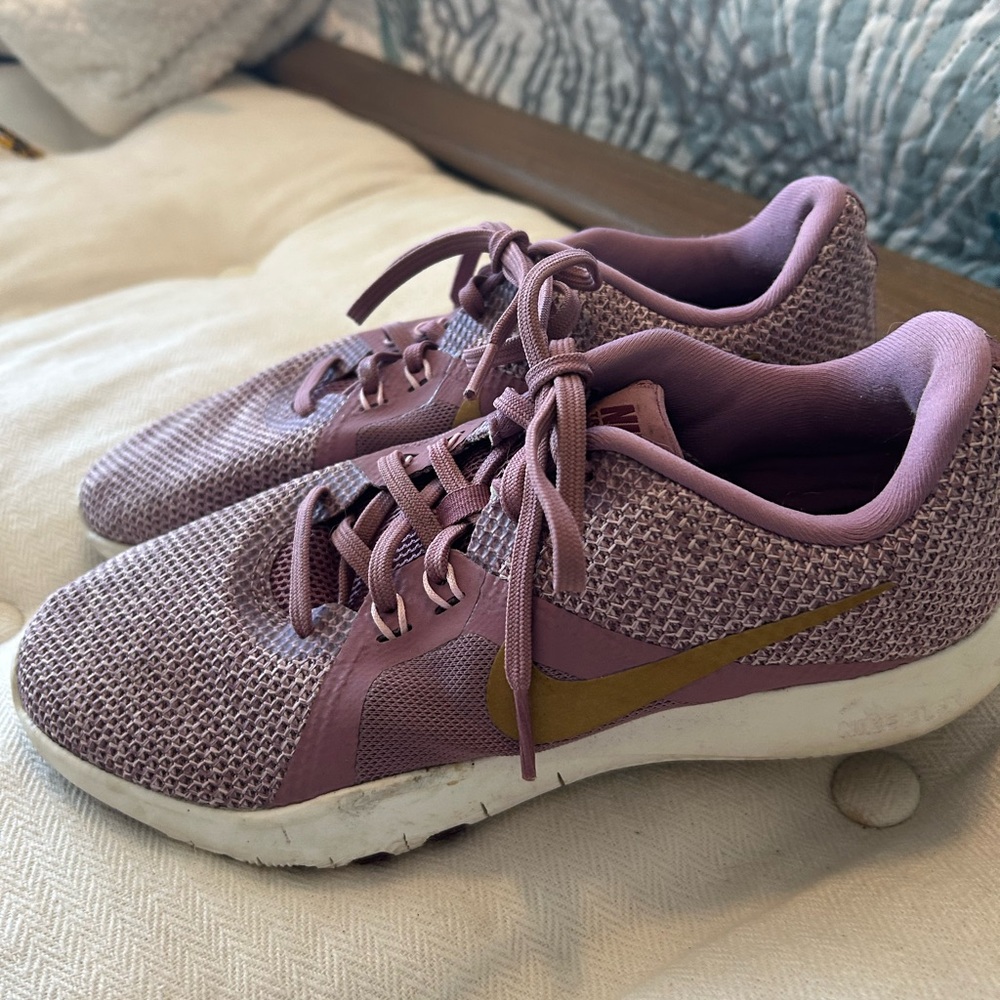Nike Training Flex Women's Lavender Sneakers Size 8 - Picture 2 of 7